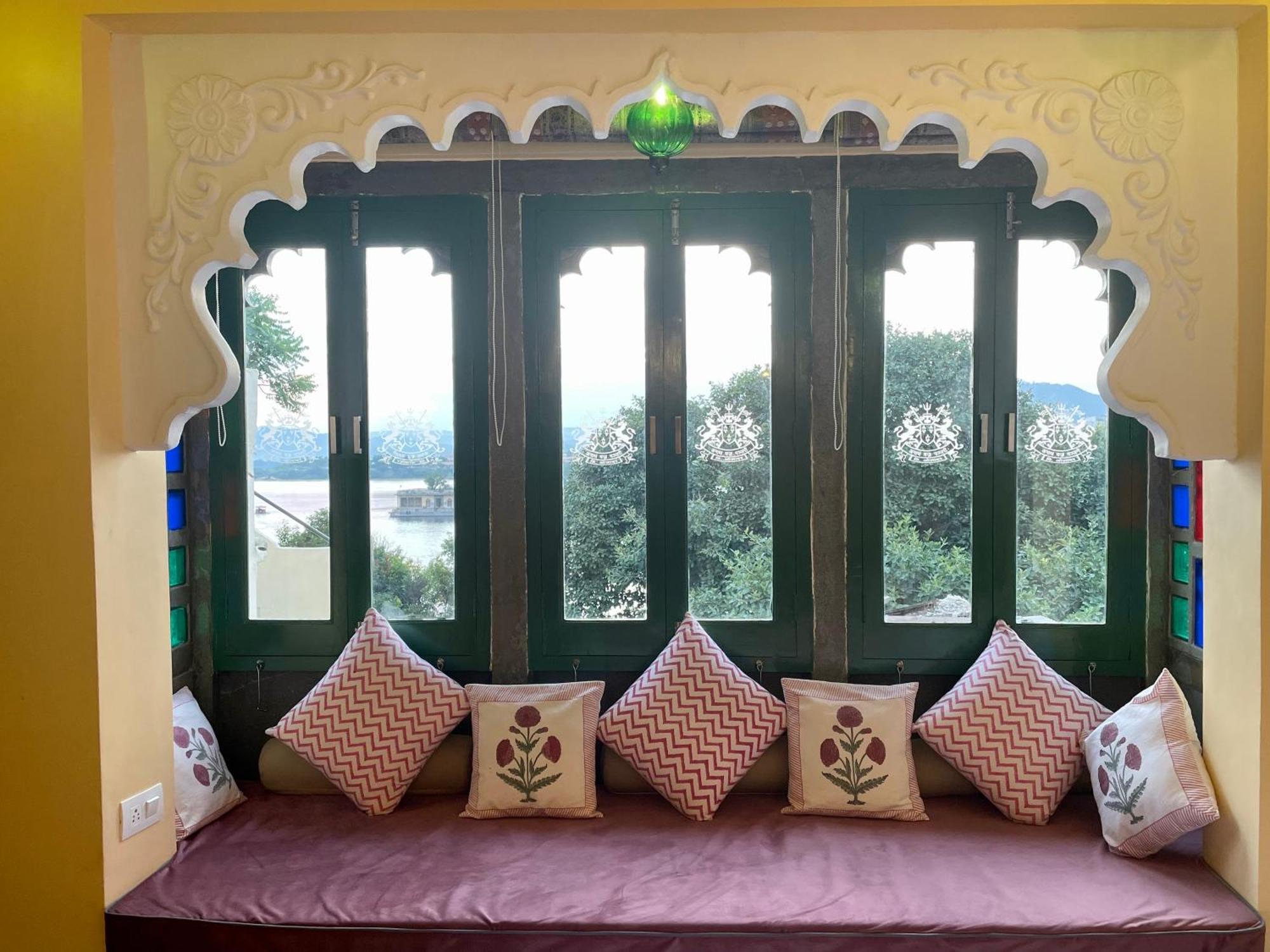 Hotel Sheeshmahal By Oladar Udaipur